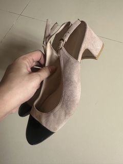 (Category: ) located in . Submitted by wear.next (Listing ID 1467966546, Image 1). Description: .
