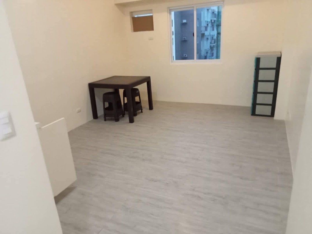 Studio apartment unit with private kitchen sink and bathroom (Category: Apartments & Condos) located in Manila. Submitted by jericho_chan (Listing ID 1467984704, Image 2). Description: AMAIA STEPS SUCAT 📍 Dr. A. Santos Ave., Brgy. San Antonio, Sucat, Parañaque 🏡 Unit Available ✅ Studio Unit ✅ 3.2m only 🚶‍♀️ Prime Location — Everything Within Reach! Convenience at the main building: BDO, 7-Eleven, Security Bank, , Ineng's BBQ 🚗 Just 5 minutes 