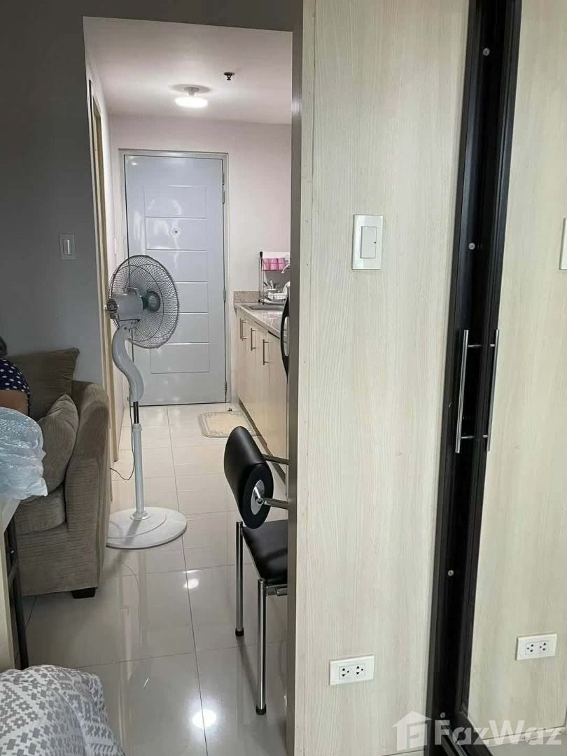 Studio Condo for sale at Grass Residences (Category: Apartments & Condos) located in Makati City. Submitted by propertyproph (Listing ID 1467889922, Image 2). Description: 🏙️ Fully Furnished Studio with Balcony for Sale – Grass Residences ✨ Own a city-view studio with an existing tenant! This fully furnished unit on the 27th floor offers a private balcony, a clean title on hand, and an excellent opportunity for property investors. 📍 Grass Resid