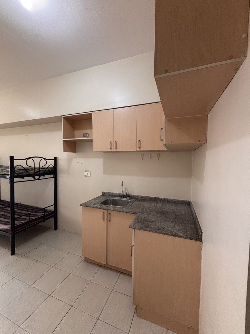Studio Unit Crown Tower - Rush Sale (Category: Apartments & Condos) located in Quezon City. Submitted by keencloud_1234 (Listing ID 1467915584, Image 3). Description: Studio Unit - 24sqm Used in Good Condition RFS: Graduate na kami 📍Crown Tower, 839 Tolentino Street, Sampaloc, Manila, 1008, Metro Manila 📍Near UST, FEU, UE and other review centers Condo Amenities: Swimming pool Library Gym.