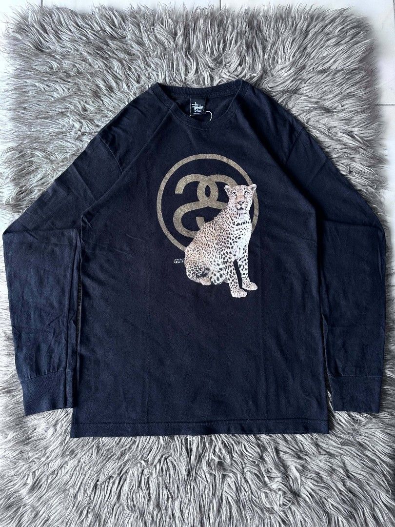 Stussy Leopard Long sleeve Y2k tag (Category: Coats, Jackets and Outerwear) located in Ilagan. Submitted by kianluis (Listing ID 1467961093, Image 2). Description: Flawless on print✅ flawless overall✅ 100% Authentic/Original✅ Money back Guarantee if proven fake✅ Excellent condition Color rate: 9.3/10 or better Issue: None Medium On tag Width 19.5 Length 28.