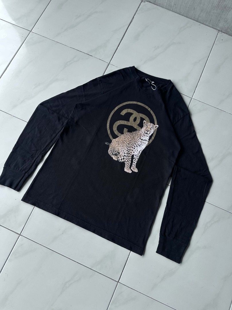 Stussy Leopard Long sleeve Y2k tag (Category: Coats, Jackets and Outerwear) located in Ilagan. Submitted by kianluis (Listing ID 1467961093, Image 1). Description: Flawless on print✅ flawless overall✅ 100% Authentic/Original✅ Money back Guarantee if proven fake✅ Excellent condition Color rate: 9.3/10 or better Issue: None Medium On tag Width 19.5 Length 28.
