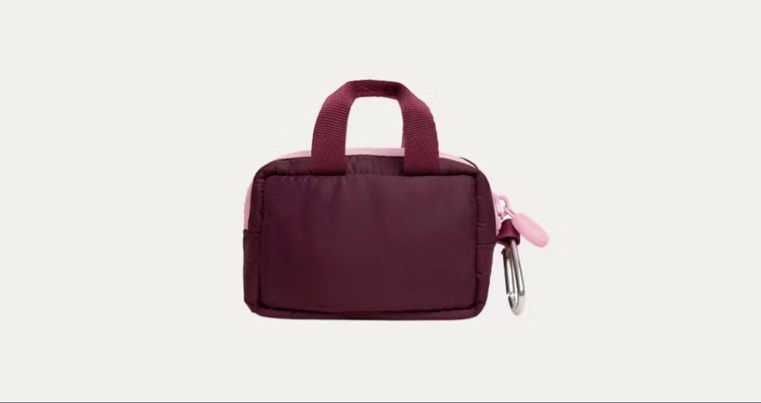 Sunnies Face Mini Carry On Kit (Category: Accessory Holder, Box & Organizers) located in Marikina City. Submitted by defnottrish (Listing ID 1468013828, Image 1). Description: What is it? Mini Carry On Kit Brand: Sunnies Face Send a message if interested to buy!.