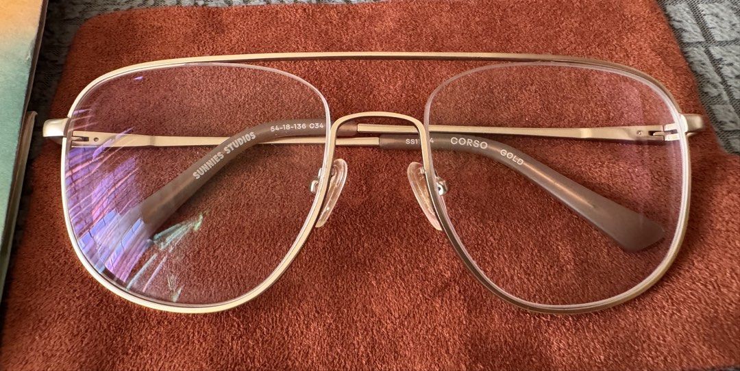 Sunnies Studios Corso Eyeglasses (Category: Sunglasses & Eyewear) located in Mandaluyong City. Submitted by axos723 (Listing ID 1468028698, Image 3). Description: ➡️Please read item description carefully below (click read more 👇) ➡️Personal Preloved ➡️Item is AVAILABLE ➡️1-Day Reservation only ➡️First to pay gets the item ➡️For SURE BUYERS only please. -Price: P995 + SF -Brand: Sunnies Studios -Color: Rose Gold (Color may vary due to lighting an