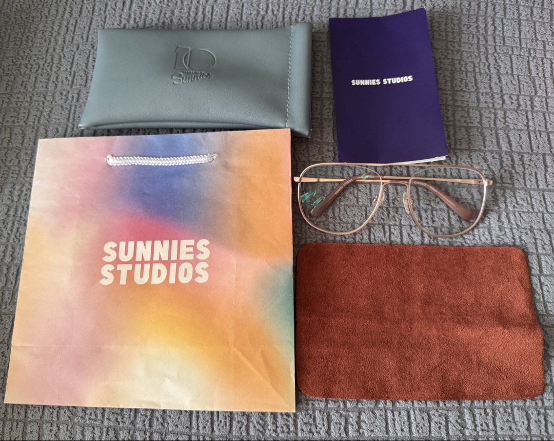 Sunnies Studios Corso Eyeglasses (Category: Sunglasses & Eyewear) located in Mandaluyong City. Submitted by axos723 (Listing ID 1468028698, Image 1). Description: ➡️Please read item description carefully below (click read more 👇) ➡️Personal Preloved ➡️Item is AVAILABLE ➡️1-Day Reservation only ➡️First to pay gets the item ➡️For SURE BUYERS only please. -Price: P995 + SF -Brand: Sunnies Studios -Color: Rose Gold (Color may vary due to lighting an