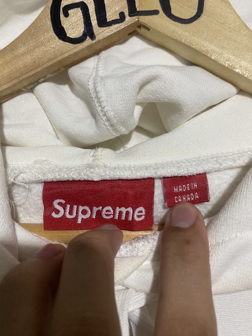 Supreme Chenille Arc Logo Hooded (Category: Coats, Jackets and Outerwear) located in Cagayan de Oro. Submitted by ansasalab39908 (Listing ID 1468015443, Image 3). Description: Size L (W21xL28) Condition: Vgoodcondition Color rate:9.4/10 Flaws:None.