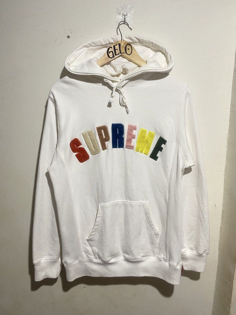 Supreme Chenille Arc Logo Hooded (Category: Coats, Jackets and Outerwear) located in Cagayan de Oro. Submitted by ansasalab39908 (Listing ID 1468015443, Image 1). Description: Size L (W21xL28) Condition: Vgoodcondition Color rate:9.4/10 Flaws:None.