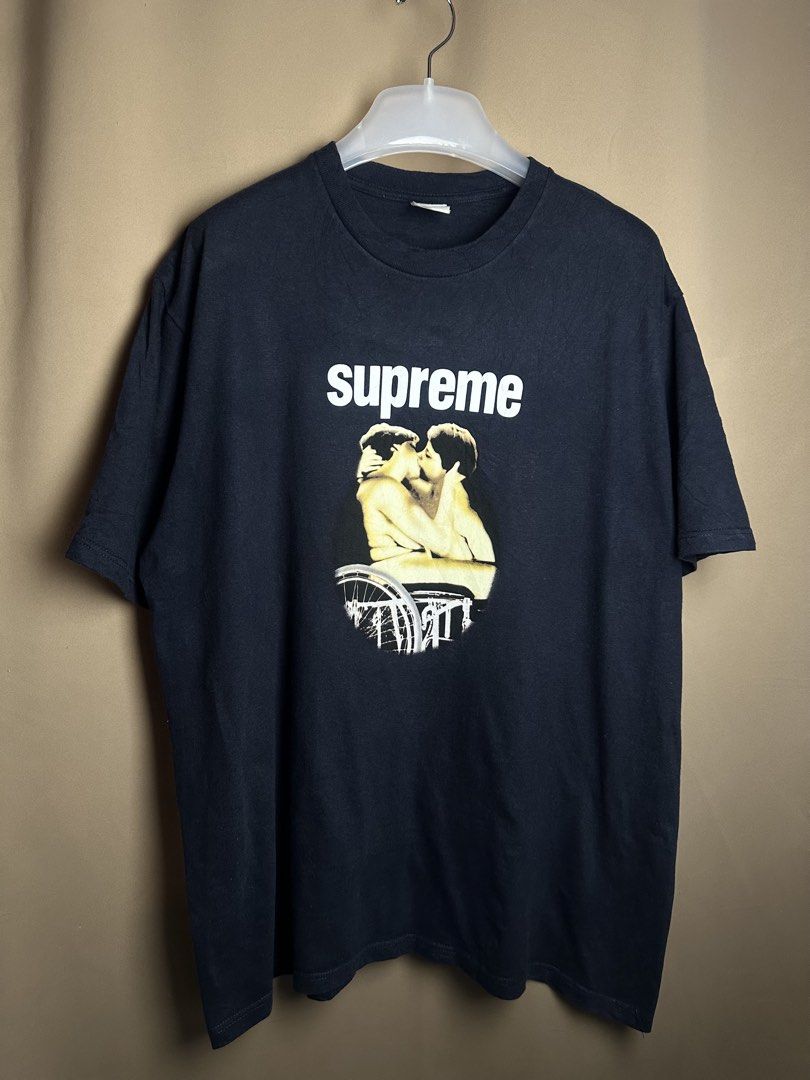 Supreme Kiss Tee (Category: Tshirts & Polo Shirts ) located in Marikina City. Submitted by swiftsian (Listing ID 1467930924, Image 1). Description: Authentic Supreme Kiss Tee (Navy Blue) - Size: Large (23.5x30) - Issue: On print - Manage your expectations. Some issues may not be seen or indicated. - Color may vary due to lighting Shipping: Lalamove/J&T .