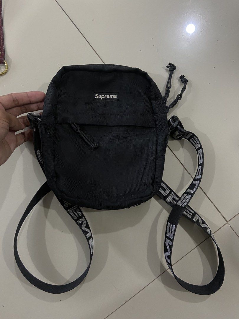 Supreme Slingbag (Category: Luxury Bags & Wallets) located in Panabo. Submitted by thrifty.red (Listing ID 1467920285, Image 2). Description: supreme.