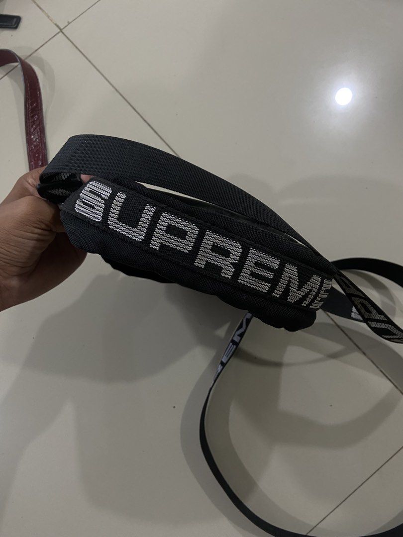 Supreme Slingbag (Category: Luxury Bags & Wallets) located in Panabo. Submitted by thrifty.red (Listing ID 1467920285, Image 3). Description: supreme.