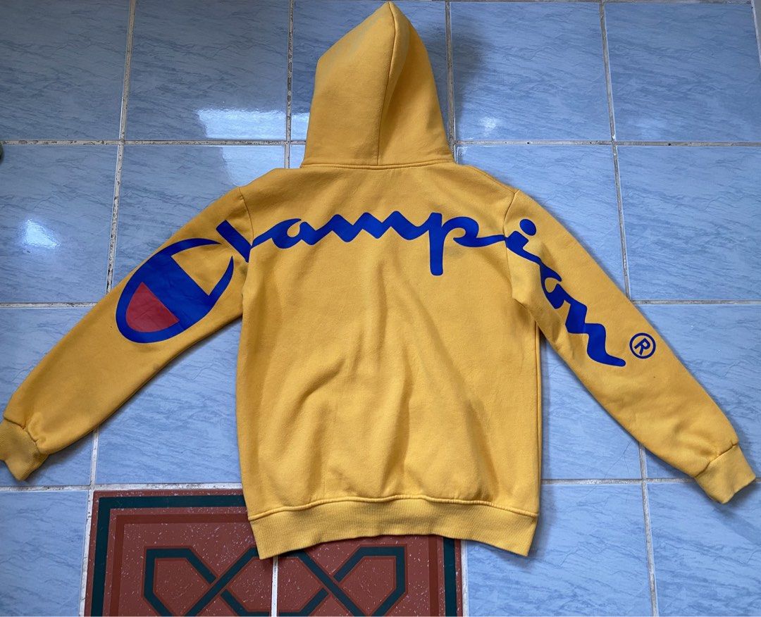 Supreme x Champion (Category: Coats, Jackets and Outerwear) located in General Santos City (Dadiangas). Submitted by itzzur.rapi (Listing ID 1467844811, Image 1). Description: .
