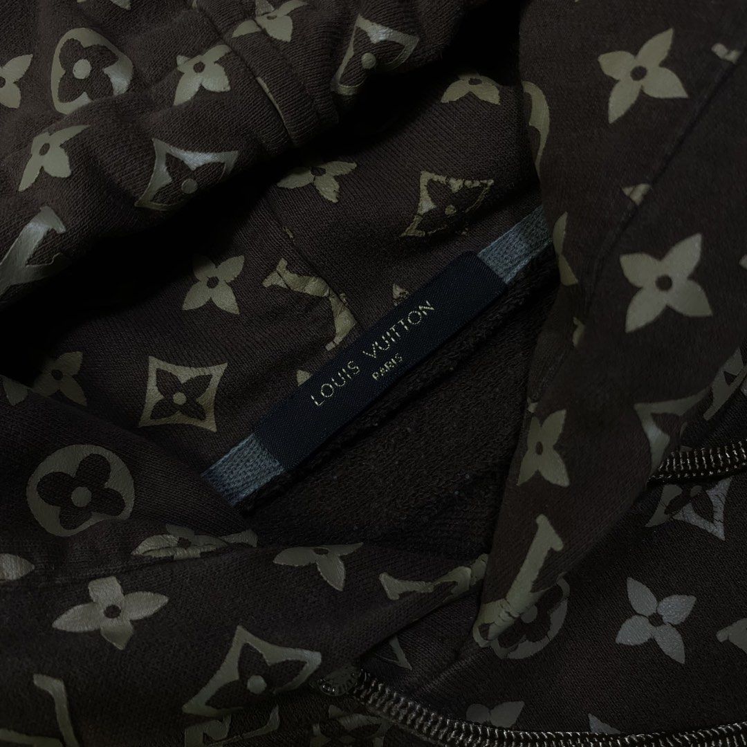 SUPREME x LOUS VUITTON (Category: Coats, Jackets and Outerwear) located in Manila. Submitted by aym_fortunate (Listing ID 1468039235, Image 3). Description: DIMES. WIDTH : 22.5 LENGTH : 26 EXCELLENT CONDITION. ISSUE : MINIMAL HAIRLINE NEGOTIABLE FOR SURE BUYER!.