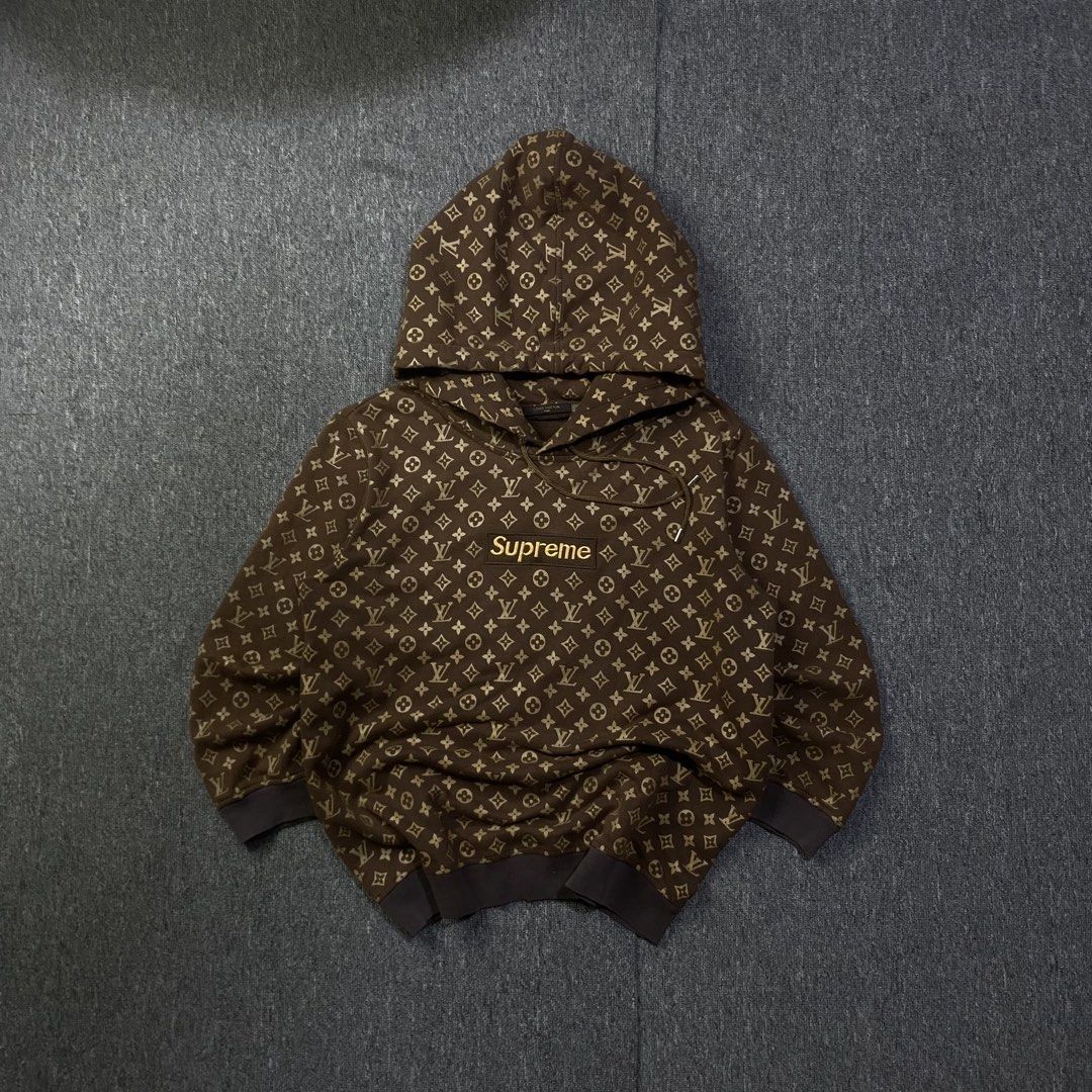 SUPREME x LOUS VUITTON (Category: Coats, Jackets and Outerwear) located in Manila. Submitted by aym_fortunate (Listing ID 1468039235, Image 1). Description: DIMES. WIDTH : 22.5 LENGTH : 26 EXCELLENT CONDITION. ISSUE : MINIMAL HAIRLINE NEGOTIABLE FOR SURE BUYER!.