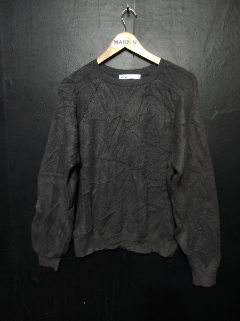 Zara Sweater (Category: Coats, Jackets and Outerwear) located in Santa Cruz. Submitted by mark_grimaldo (Listing ID 1467990813, Image 2). Description: ZARA long-sleeved sweater ✅Size: M boxtype (22 x 24) ✅P 400 ✅Excellent condition ❌Need wash only Laguna Area DM📩📩.