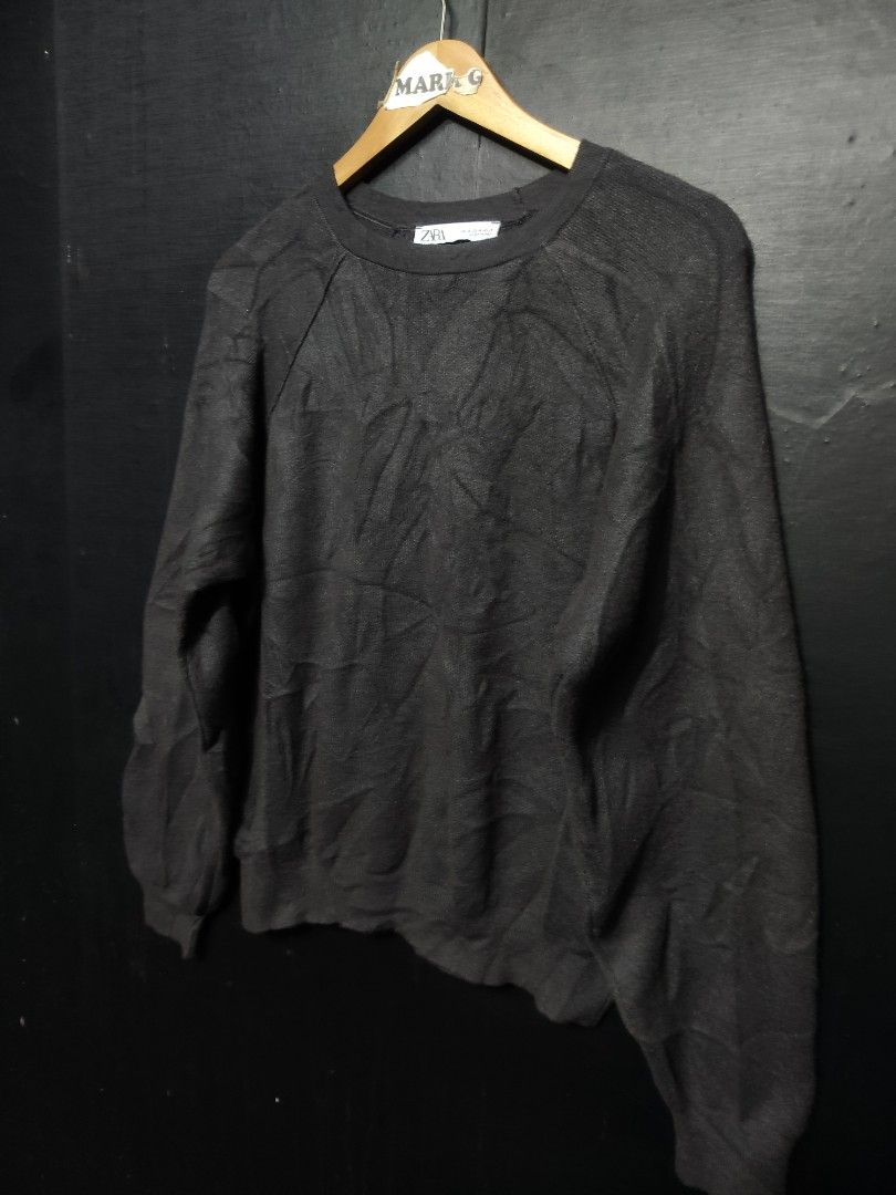 Zara Sweater (Category: Coats, Jackets and Outerwear) located in Santa Cruz. Submitted by mark_grimaldo (Listing ID 1467990813, Image 3). Description: ZARA long-sleeved sweater ✅Size: M boxtype (22 x 24) ✅P 400 ✅Excellent condition ❌Need wash only Laguna Area DM📩📩.