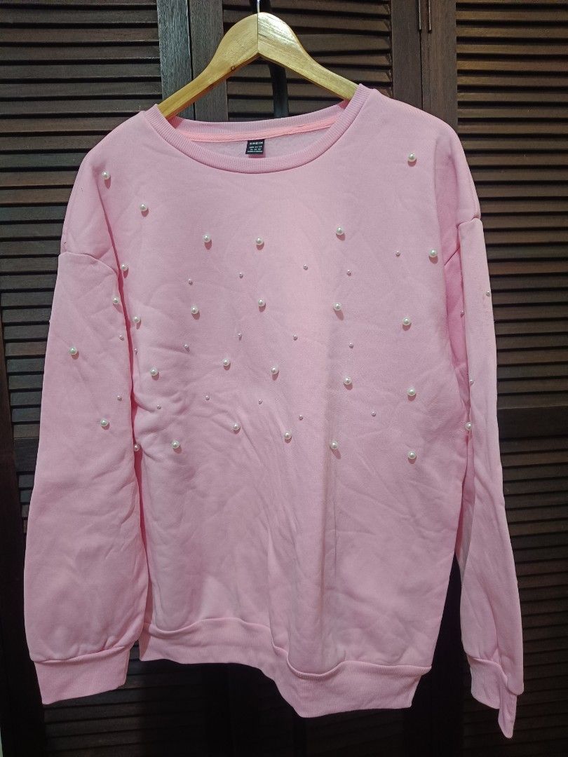 Sweatshirt Pink Pearl (Category: Others Tops) located in Manila. Submitted by byjrb (Listing ID 1468030563, Image 1). Description: 🛍️ Brand-new items from SHEIN, Emery Rose, Zaful & more! Size : Med to Large 📦 Shipping: LBC / J&T / Lalamove 💸 MOP: GCash / BPI only DM for inquiries! 💌.