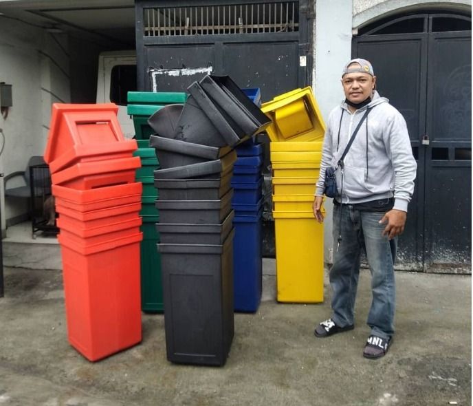 SWING HOODED TRASH BIN (Category: Pots & Planters) located in Caloocan City. Submitted by epicdragon.cf8b55 (Listing ID 1467861970, Image 2). Description: SWING HOODED TRASH BIN 80 LITERS - 38L x 38W x 95.5H JUST CALL US / Pm me for more info. -09971763227 LOOK FOR : Angelina Address: 634 JRA COMPOUND LUPANG PARI SAN MIGUEL PASIG CITY WEBSITE: http://jocelynesidera30.wibsite.com/joekelceetrading email: [hidden information].
