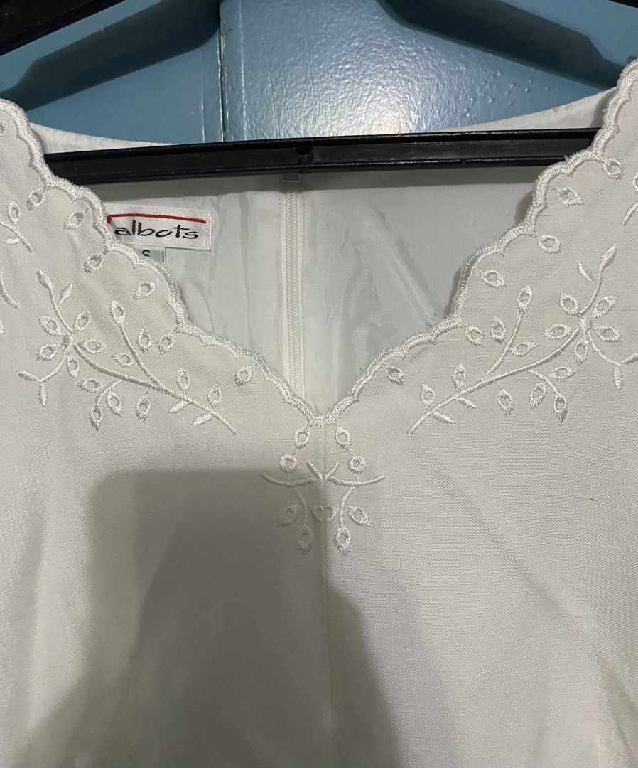 Talbits Ldies Linen White Dress (Category: Dresses) located in Quezon City. Submitted by elmiras_closet (Listing ID 1467924285, Image 2). Description: From US Balikbayan box good xondition linen . no flawsnor issue.