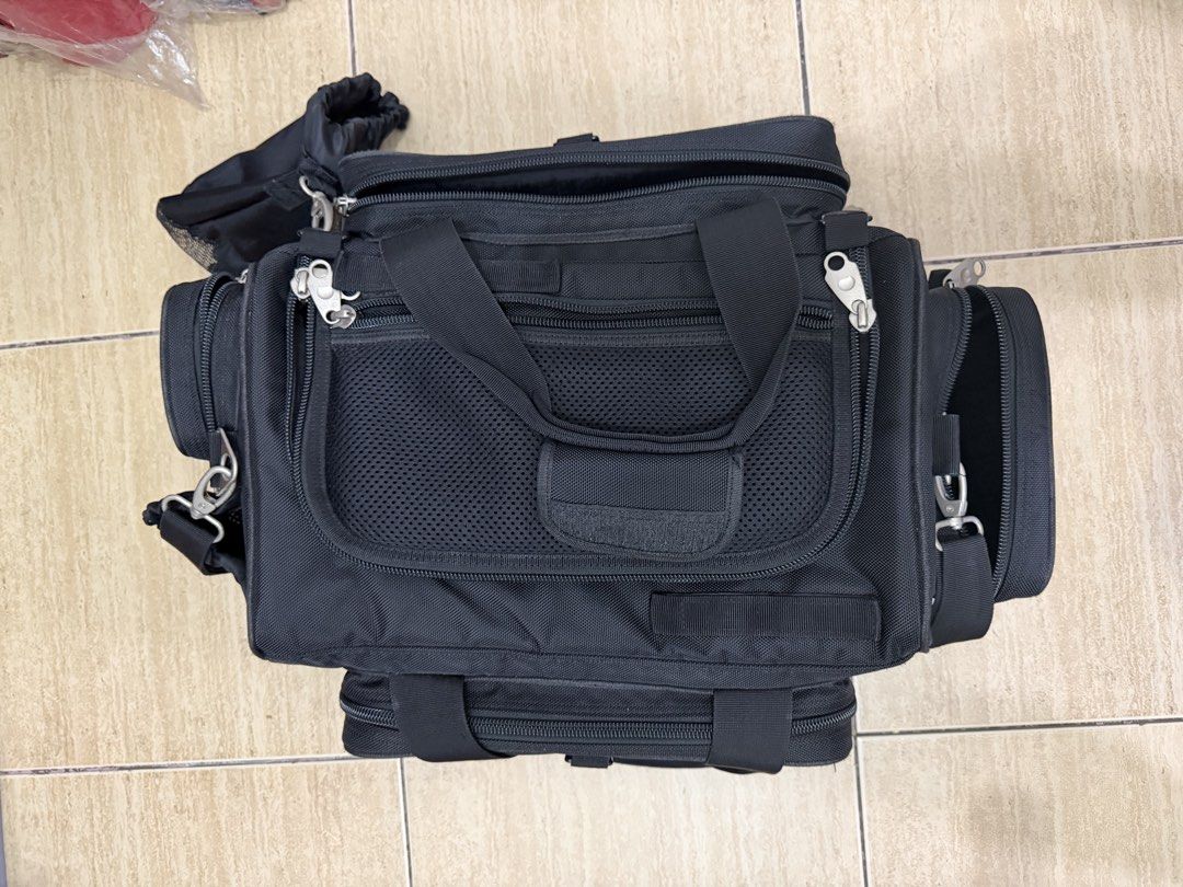 Tap range shooting bag (Category: Camera Bags & Carriers) located in Mandaluyong City. Submitted by ryugarage (Listing ID 1467973842, Image 1). Description: Range bag Practical shooting Competition bag 9 pockets see pictures.