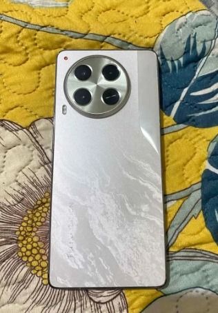 Tecno camon 30 5g (Category: Android Others) located in Caloocan City. Submitted by kobnofuente (Listing ID 1467990980, Image 2). Description: Tecno Camon 30 5g 8+8/256 Unit at case naka tg na Dents lang issue Pero goods na goods pa po Test to sawa 6500 fixed na po Calamba area.