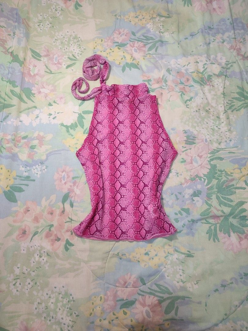 TEDDY Pink Snake Print Halter Neck Top (Category: Sleeveless) located in Jaen. Submitted by roxantiago (Listing ID 1468033377, Image 1). Description: - Eye-catching bright pink snake print design - Soft and stretchy knit fabric for a comfortable fit - Trendy high collar with matching printed overlay and strap accent - Perfect statement piece for nights out or casual weekends - Standard sizing with original inner collar label attached XS to S made