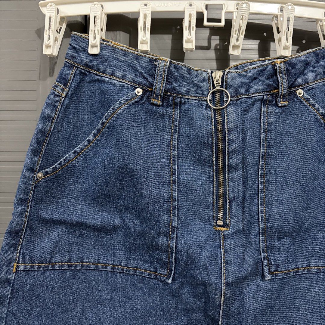 Terranova Denim Skirt (Category: Skirts) located in Quezon City. Submitted by iywm_ (Listing ID 1467960126, Image 2). Description: ▪️used less than 5x ▪️size S ▪️shipping via grab/lalamove or any sdd 📍loyola heights, qc.