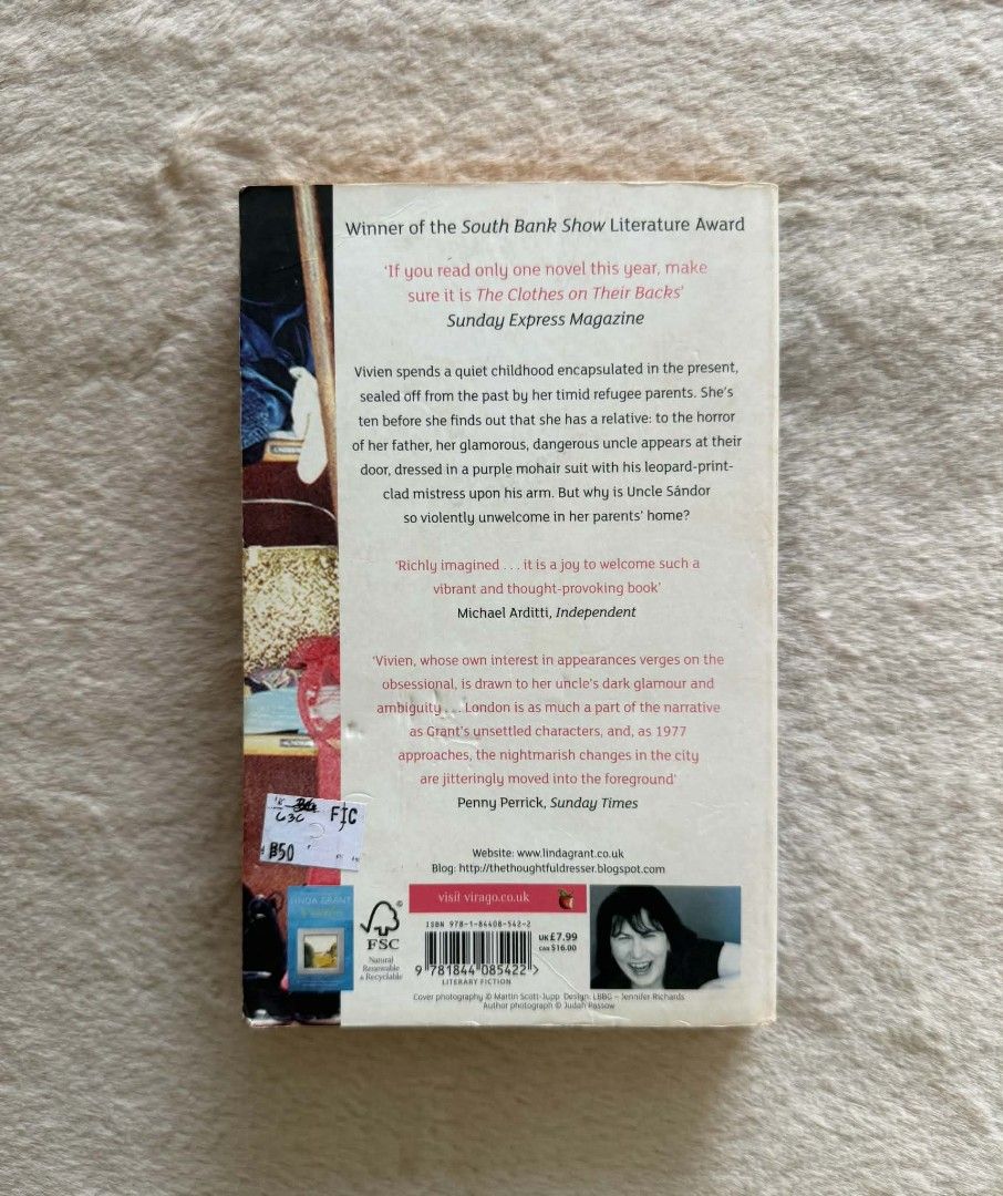 The Clothes On Their Backs - Linda Grant (Category: Storybooks) located in Santiago. Submitted by bookworm_club (Listing ID 1467908464, Image 3). Description: 📚no cancellation, return or exchange. 📚secondhand books. some books are in good condition while some has minimal flaws (foxing, creases, dog-eared pages, etc.) 📚reasonable haggling is allowed. 💰MOP: For same day pickup - CASH & BANK TRANSFER For shipping or scheduled pickup - BANK TRANS