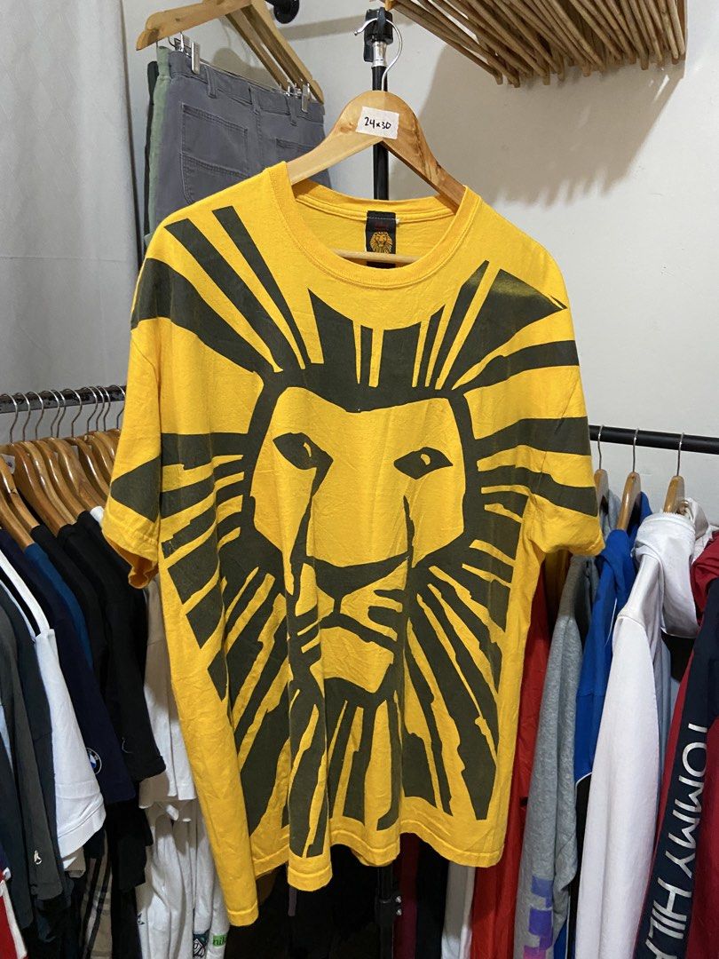 THE LION KING (Category: Tshirts & Polo Shirts ) located in Cavite. Submitted by jayson_04 (Listing ID 1467839575, Image 2). Description: color rate: 9.5 condition: 9.3 issue: minor baby hairline.
