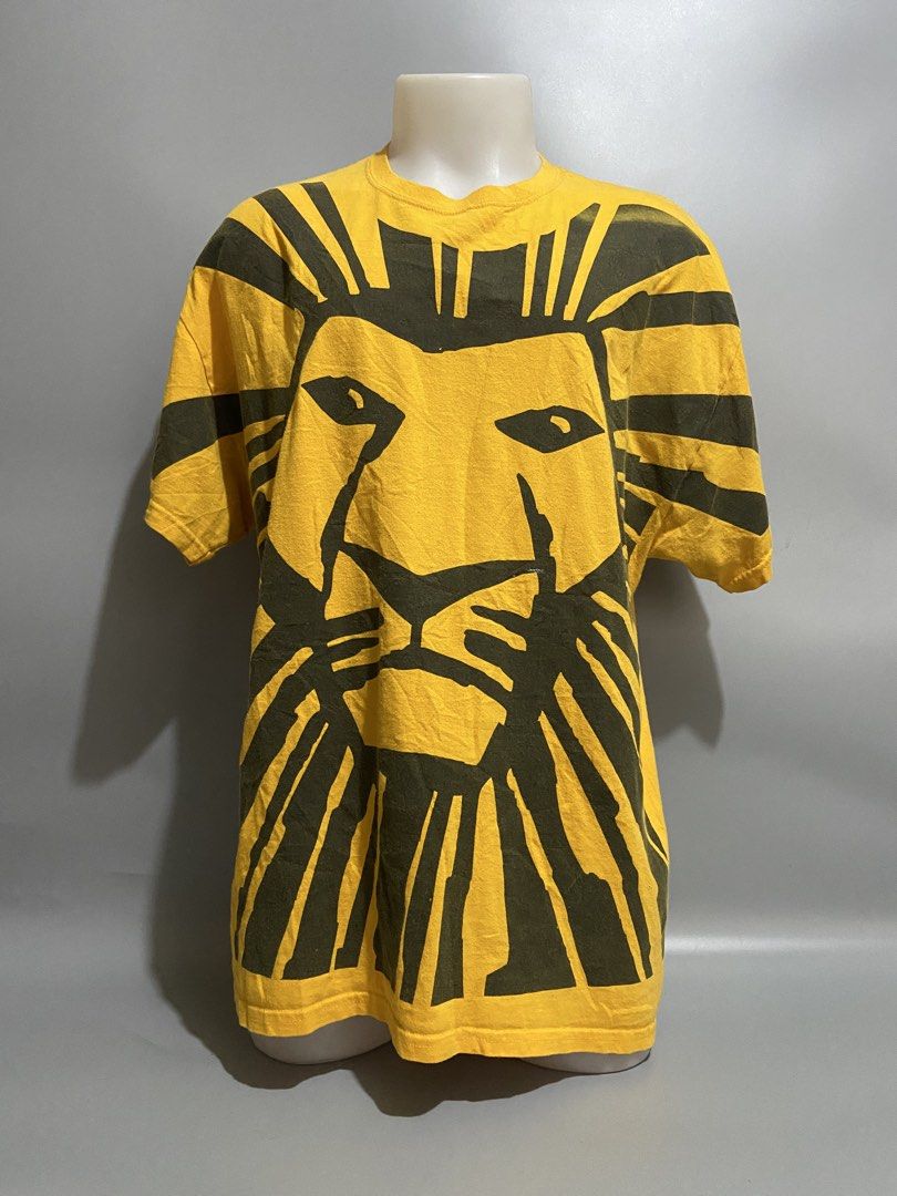 THE LION KING (Category: Tshirts & Polo Shirts ) located in Cavite. Submitted by jayson_04 (Listing ID 1467839575, Image 1). Description: color rate: 9.5 condition: 9.3 issue: minor baby hairline.