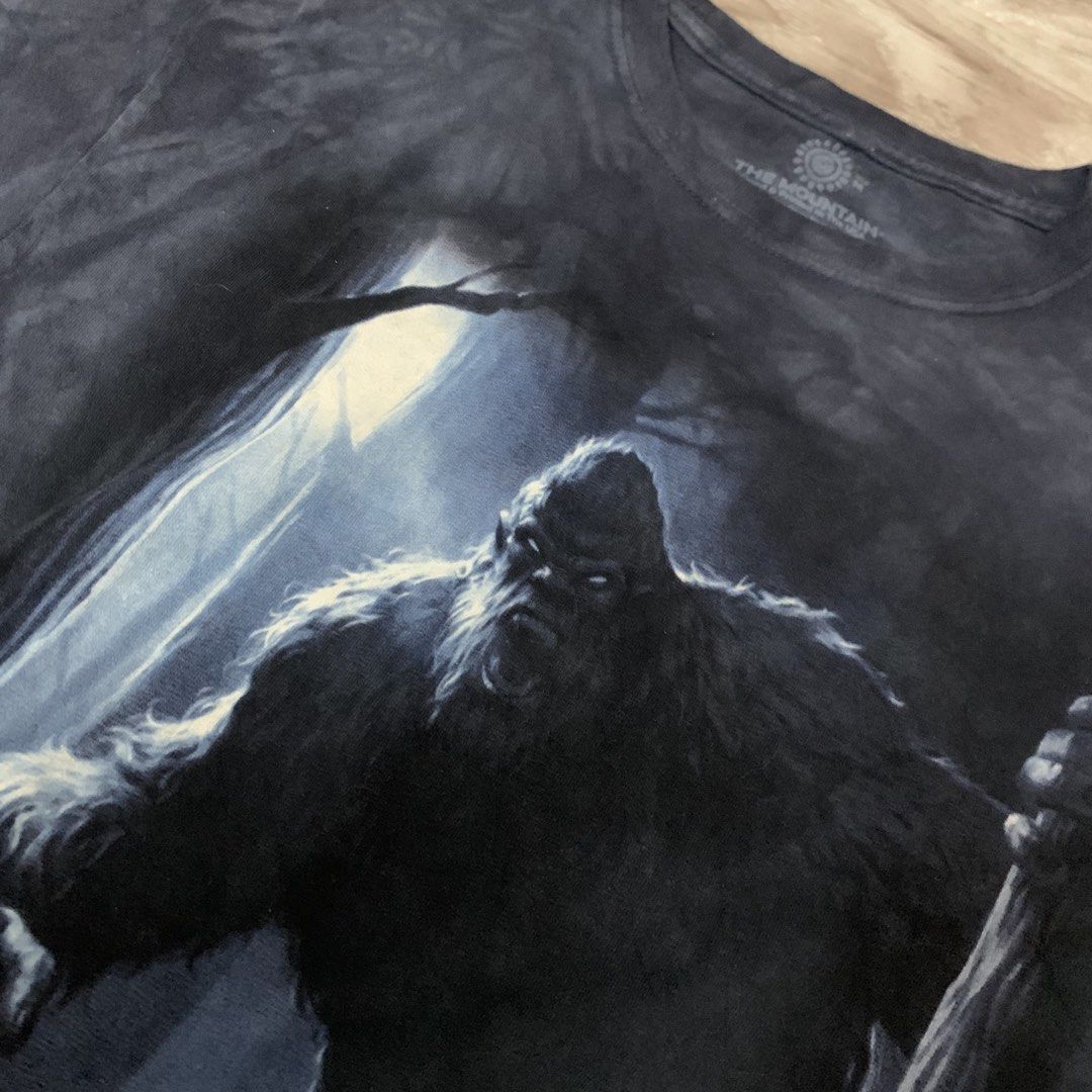 The mountain (Category: Tshirts & Polo Shirts ) located in Cavite. Submitted by yobubsss (Listing ID 1468040749, Image 3). Description: Size medium 21w 28L Good condition No issue.