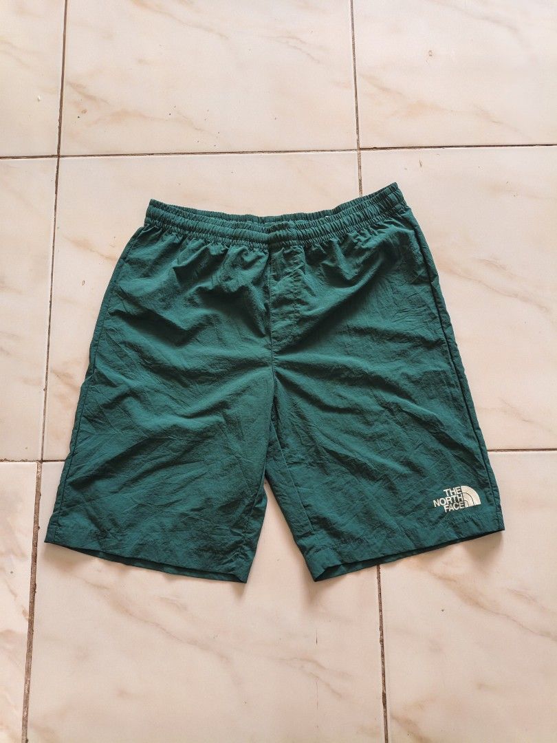 The North Face Green Shorts Size (Category: Shorts) located in Quezon City. Submitted by oddmoon.c3c844 (Listing ID 1467961987, Image 1). Description: - Brand: The North Face nylon/quickdry - Color: Green with white logo - size 28-29 length 17.5 inches minimal issue sime hairline sa print .