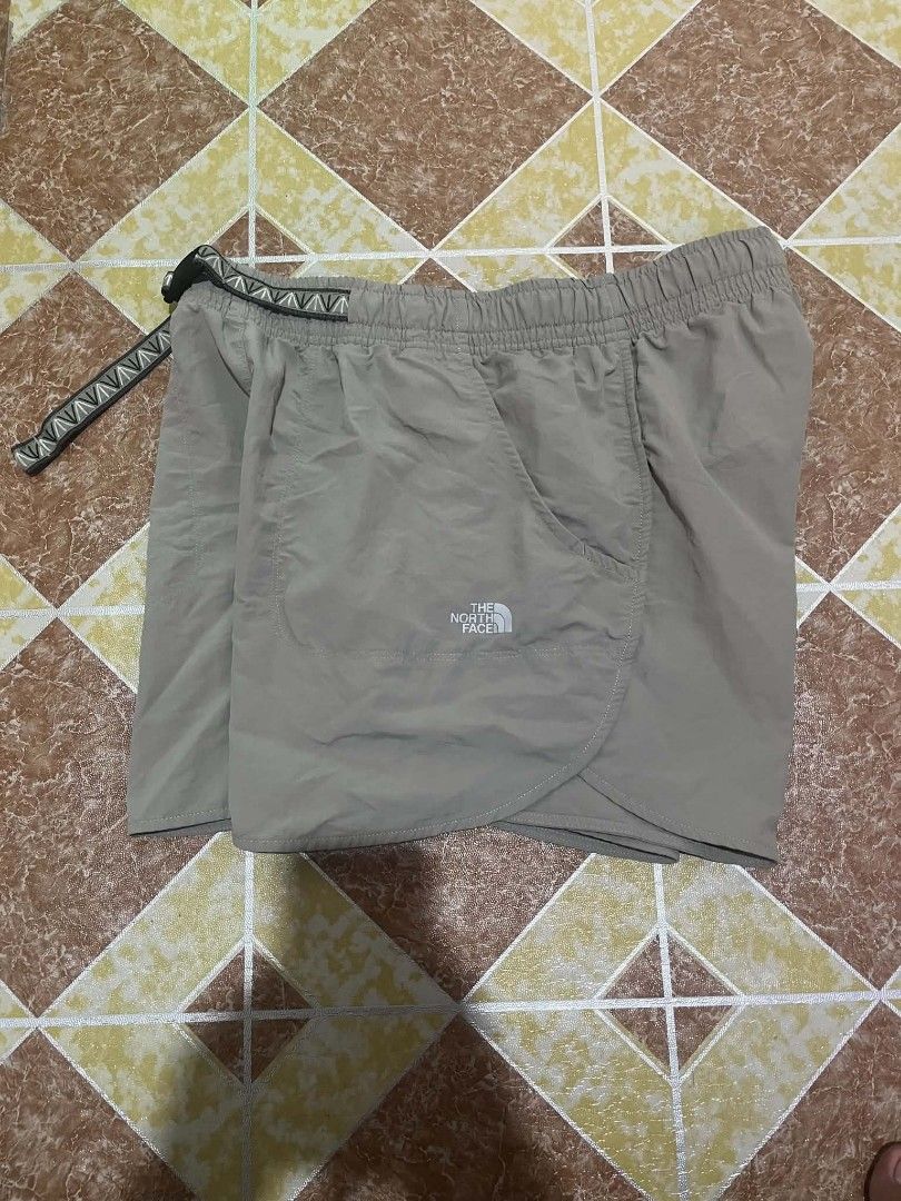 The north face long men class v outdoor (Category: Swim Trunks & Board Shorts) located in Gapan. Submitted by skyries20 (Listing ID 1467973366, Image 1). Description: 30-34 widtvh excellent condition 9,8 colorate nueba ecija loc.