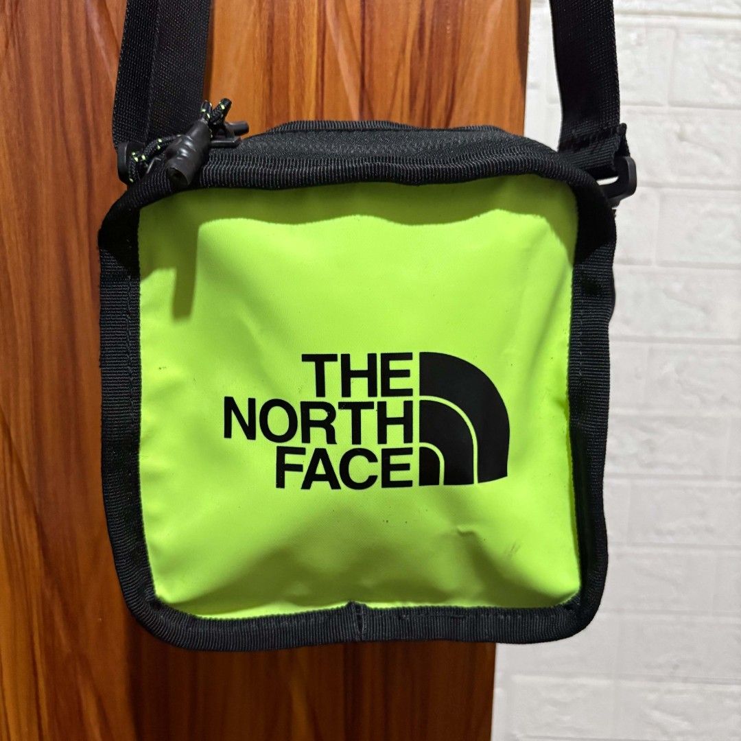 The north face sling bag (Category: Sling Bags) located in Alburquerque. Submitted by abj_thriftshop (Listing ID 1468045895, Image 2). Description: excellent no issue like new.