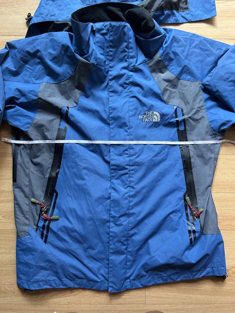 The North Face Summit Series (Category: Coats, Jackets and Outerwear) located in Manila. Submitted by bossjear (Listing ID 1467856428, Image 3). Description: .