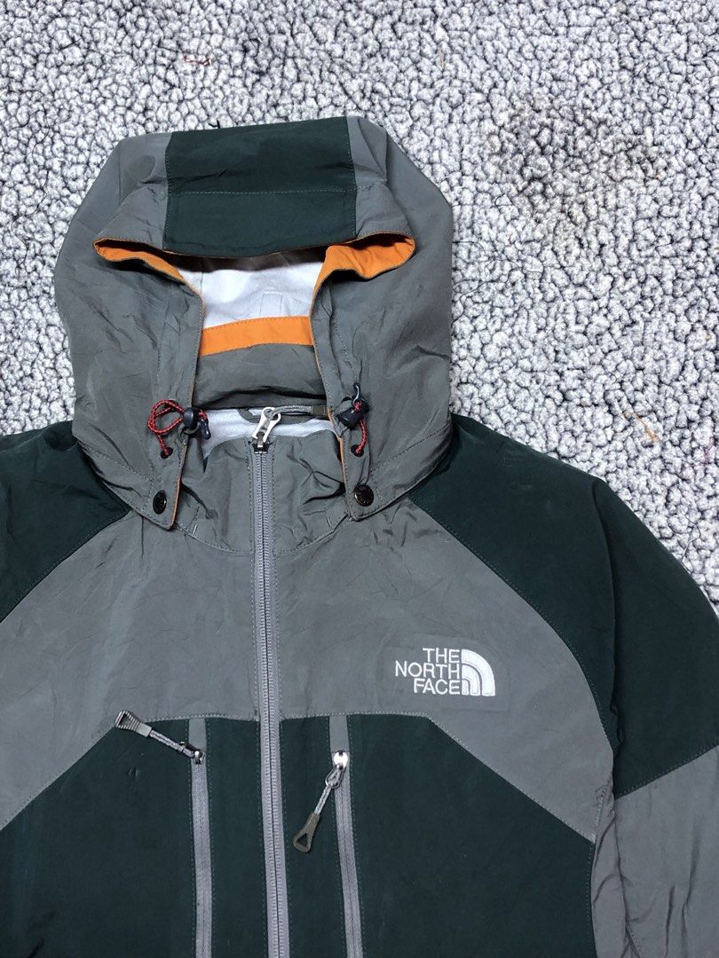 The North Face Summit Series Lightweight Windbreaker (Category: Hoodies) located in Tayabas. Submitted by retro.rags69 (Listing ID 1467845370, Image 2). Description: • Excellent condition • Color rate: 9.3/10 • width: 21 • length: 26 • Issue: 2 minimal scratch • Embroid Logo Design • Two-tone Colorway • Best Fit: Medium.