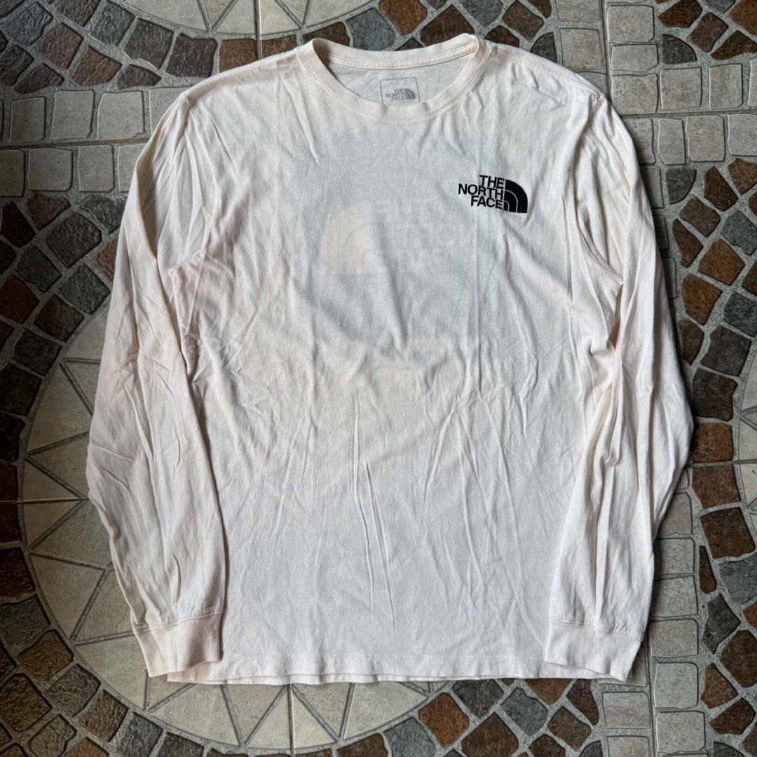 The Northface Longsleeve (Category: Coats, Jackets and Outerwear) located in Villasis. Submitted by thirdymanalo3 (Listing ID 1467949687, Image 1). Description: The Northface Longsleeve Medium width 20.5/length 28 excellent condition 680.