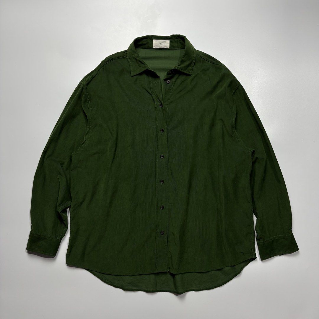 THE ROW Corduroy (Category: Luxury Apparel) located in Abucay. Submitted by alvinthrif57836 (Listing ID 1467961321, Image 2). Description: THE ROW Corduroy ‎_______________________ ‎Size: Xs fit to Large to XL ‎(Measured by Inches) ‎Width: 25 ‎Length: 28-31.5 ‎Condition: Excellent ‎Color Rate: 9.5/10 ‎Issue: None ‎_______________________ ‎ ‎Color may vary due to lightning so check wisely. ‎Thank you for your understanding ❤️.