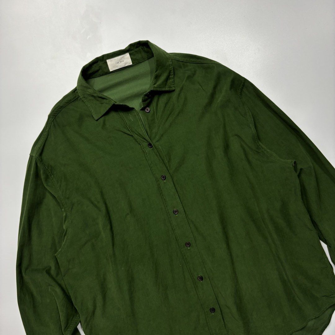 THE ROW Corduroy (Category: Luxury Apparel) located in Abucay. Submitted by alvinthrif57836 (Listing ID 1467961321, Image 3). Description: THE ROW Corduroy ‎_______________________ ‎Size: Xs fit to Large to XL ‎(Measured by Inches) ‎Width: 25 ‎Length: 28-31.5 ‎Condition: Excellent ‎Color Rate: 9.5/10 ‎Issue: None ‎_______________________ ‎ ‎Color may vary due to lightning so check wisely. ‎Thank you for your understanding ❤️.