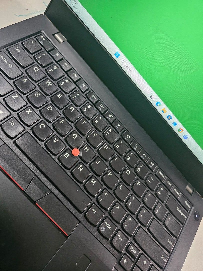 Thinkpad (Category: Laptops & Notebooks) located in Makati City. Submitted by ginashy (Listing ID 1467922848, Image 3). Description: thinkpad L14 loc: makati may cracked upper left working condition po new sa carousel.