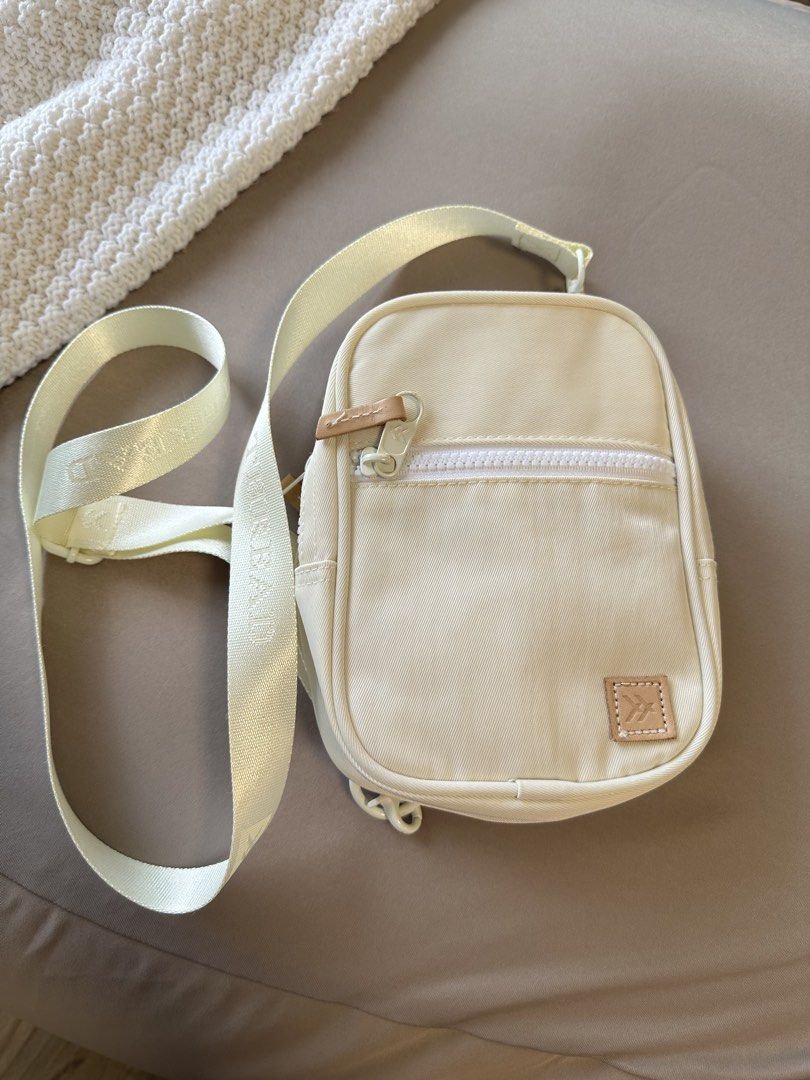 Thread Wallet Crossbody Bag Cream White (Category: Cross-body Bags) located in Taguig. Submitted by kathleen.tan (Listing ID 1467929362, Image 1). Description: Used once. Too small for my life haha .