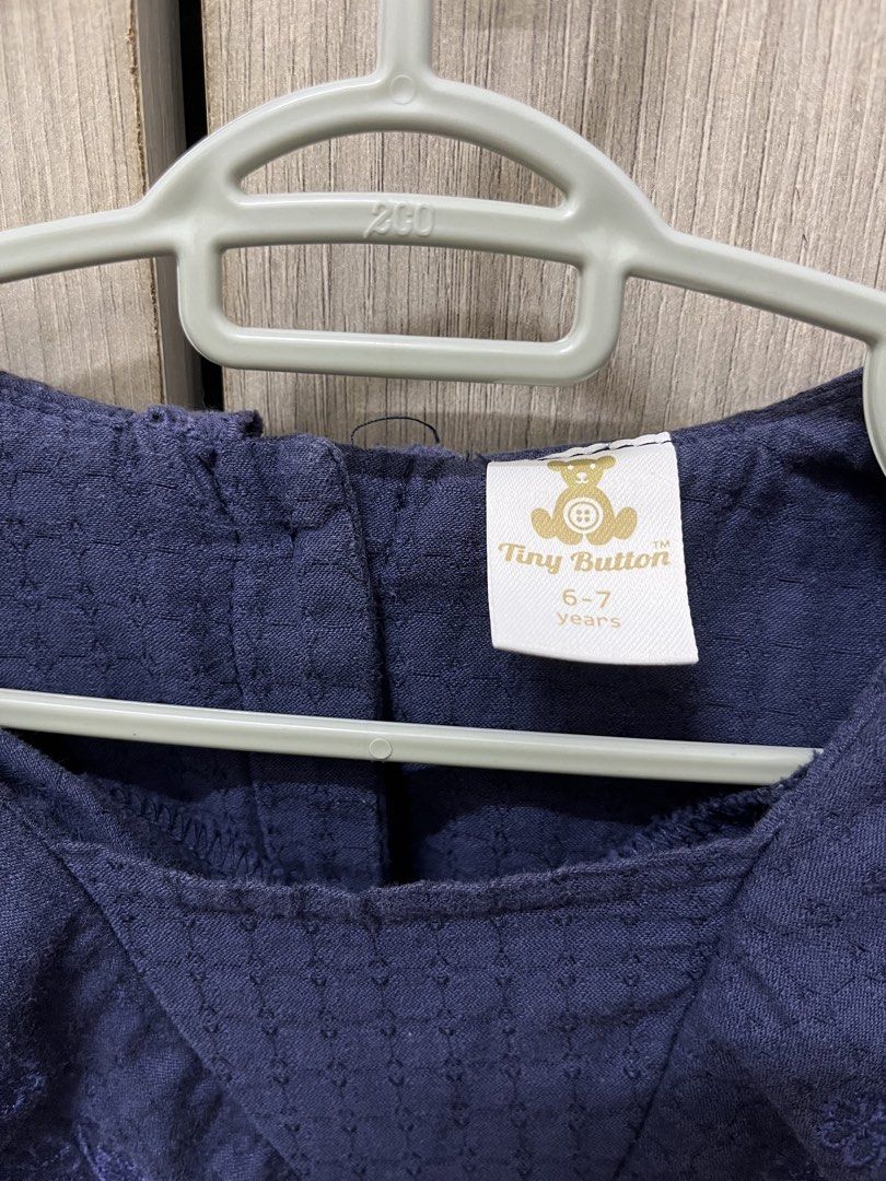 Tiny Button Embroidered Blouse (Category: Babies & Kids Fashion) located in Parit Buntar. Submitted by 27082017 (Listing ID 1467922955, Image 2). Description: 🦋 Blouse with round neckline 🦋 Long sleeves with elasticated cuff 🦋 Button fastening at the back 🦋 Suitable for aged 6-7 years.