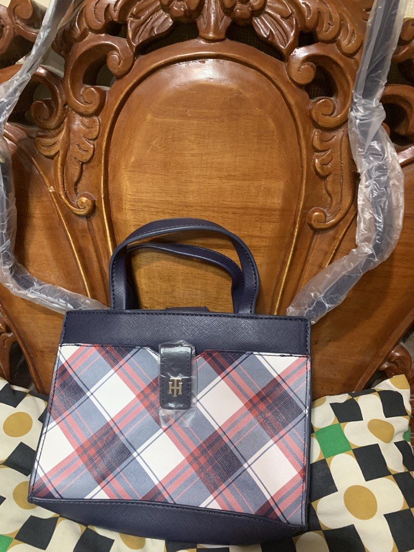 Tommy Hilfiger handbag/sling bag (Category: Shoulder Bags) located in General Trias. Submitted by vpshoppe (Listing ID 1467996639, Image 2). Description: Tommy Hilfiger handbag/shoulder bag brandnew size:Length-6 inches/15cm/-width 8 1/2 inches/22cm/-wide 2 1/2 inches/6 cm(bottom part) -wide(side) 3 inches/8cm with price tag for sure buyer only .