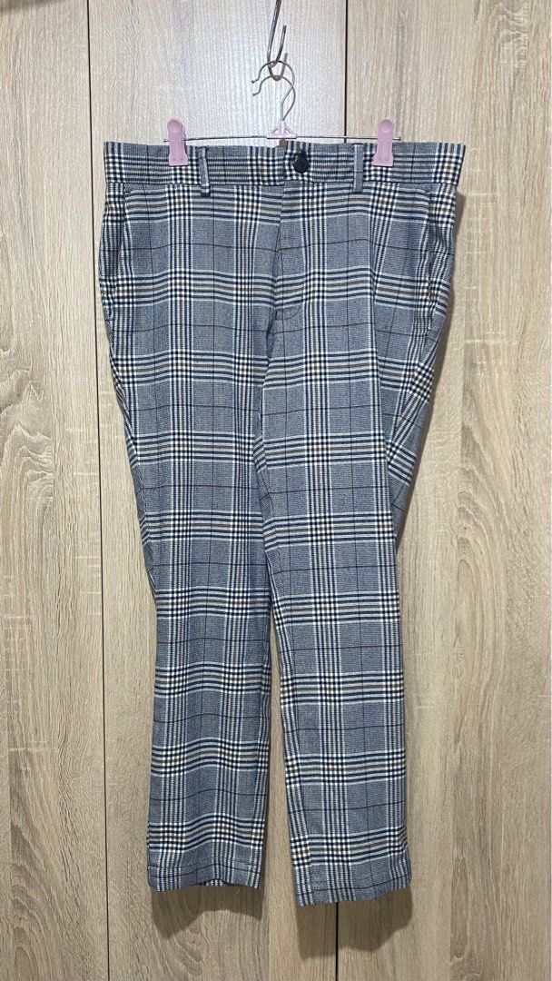 Topman plaid trousers (Category: Trousers) located in Mandaluyong City. Submitted by aiztyle (Listing ID 1467852983, Image 1). Description: Topman Men’s plaid trousers Size 32 on tag Measurement: Waist: 32”-33” Length 35” Super SALE Php500.00 only.