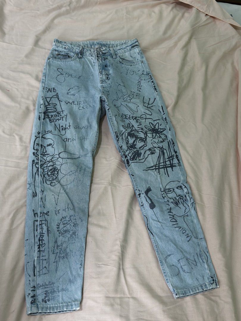Topshop mom jeans (Category: Jeans) located in Quezon City. Submitted by pinkpreloved08 (Listing ID 1467880717, Image 1). Description: .