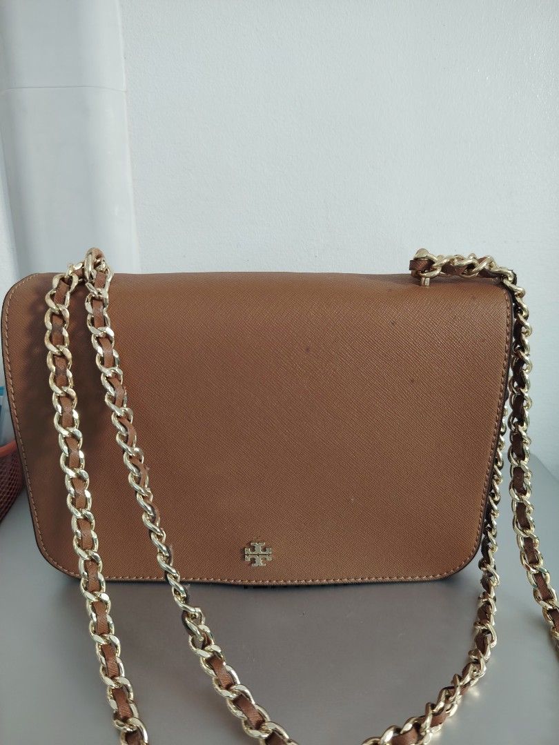 Tory burch (Category: Luxury Bags & Wallets) located in Mandaluyong City. Submitted by pinkcel (Listing ID 1468057318, Image 3). Description: Original Bought in the US Signs of usage and flaws Pen marks Sf shouldered by the buyer.