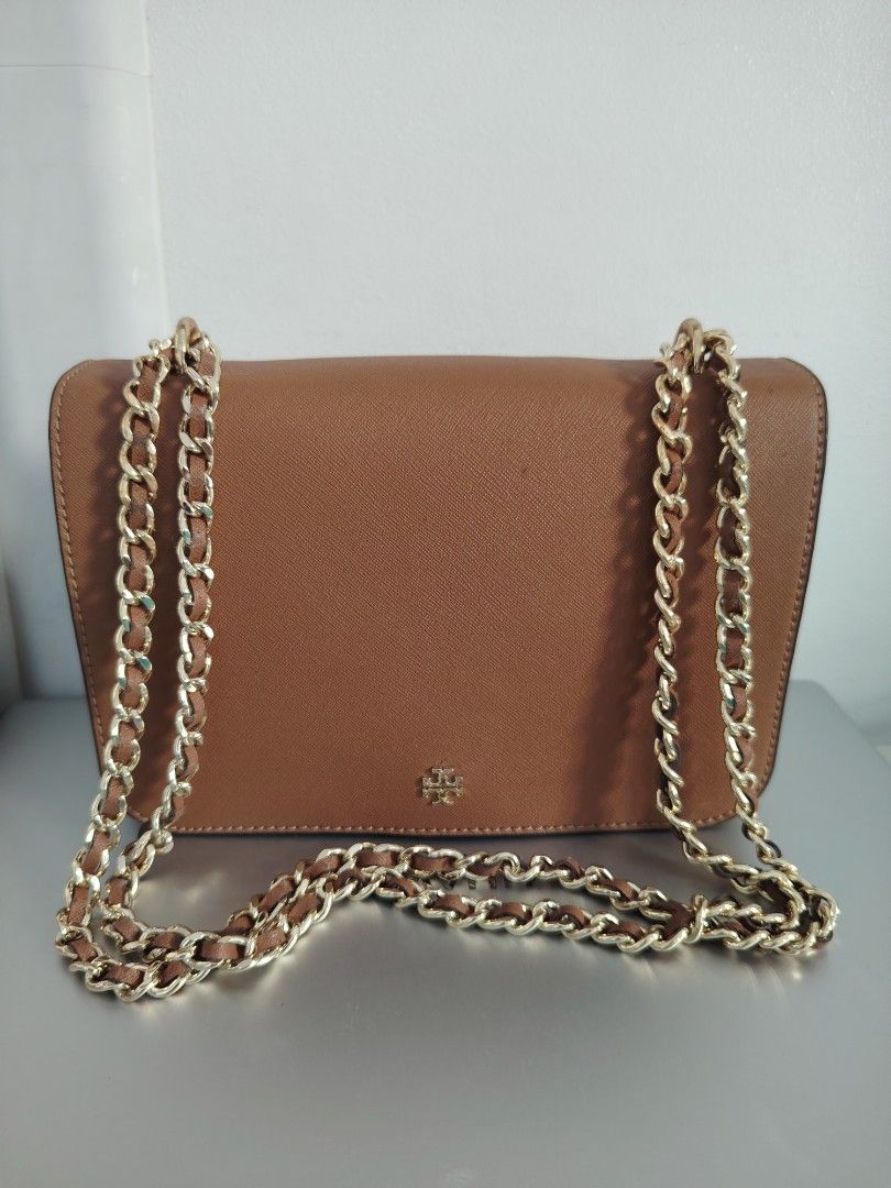 Tory burch (Category: Luxury Bags & Wallets) located in Mandaluyong City. Submitted by pinkcel (Listing ID 1468057318, Image 1). Description: Original Bought in the US Signs of usage and flaws Pen marks Sf shouldered by the buyer.