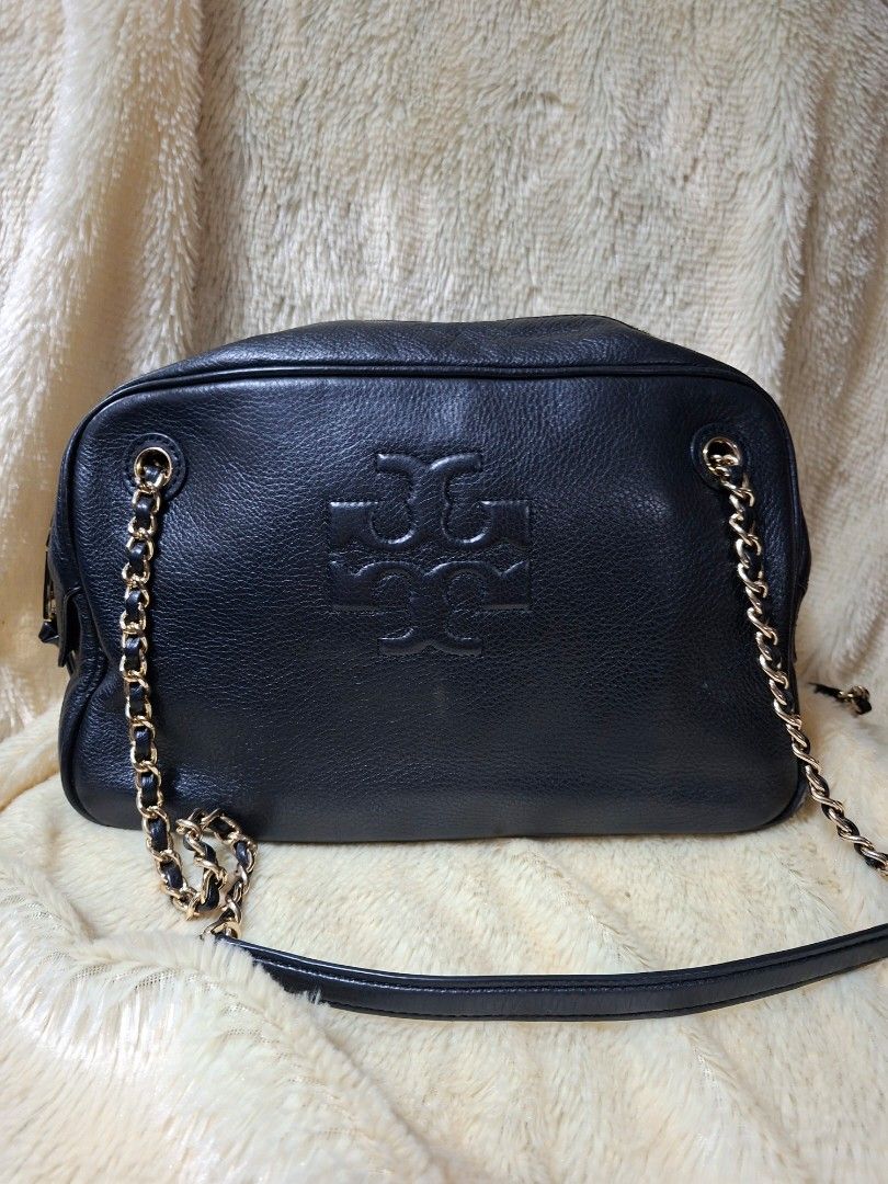 Tory Burch Black Leather Shoulder Bag (Category: Luxury Bags & Wallets) located in Manila. Submitted by yanakolekzione (Listing ID 1468055178, Image 1). Description: origunal prelovef - Material: Premium black pebbled leather - Hardware: Gold-tone with chain and leather strap detail - Closure: Secure top zip closure - Interior: Monogram fabric lining with a convenient zippered pocket - Exterior: Large embossed logo on the front and 4 protective m