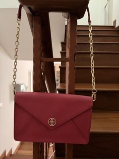 (Category: ) located in . Submitted by secondhand.boutique (Listing ID 1468001384, Image 1). Description: .