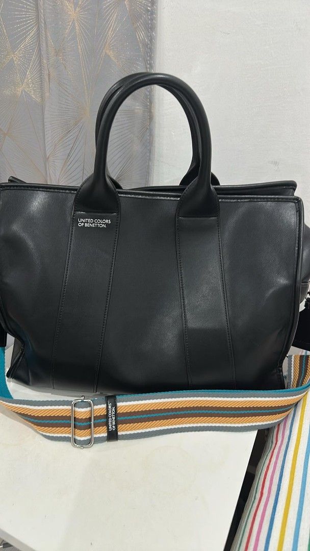 Tote bags (Category: Luxury Bags & Wallets) located in Manila. Submitted by kw2phluxury20 (Listing ID 1467888249, Image 1). Description: 💯legit box money back guarantee slightly nego .