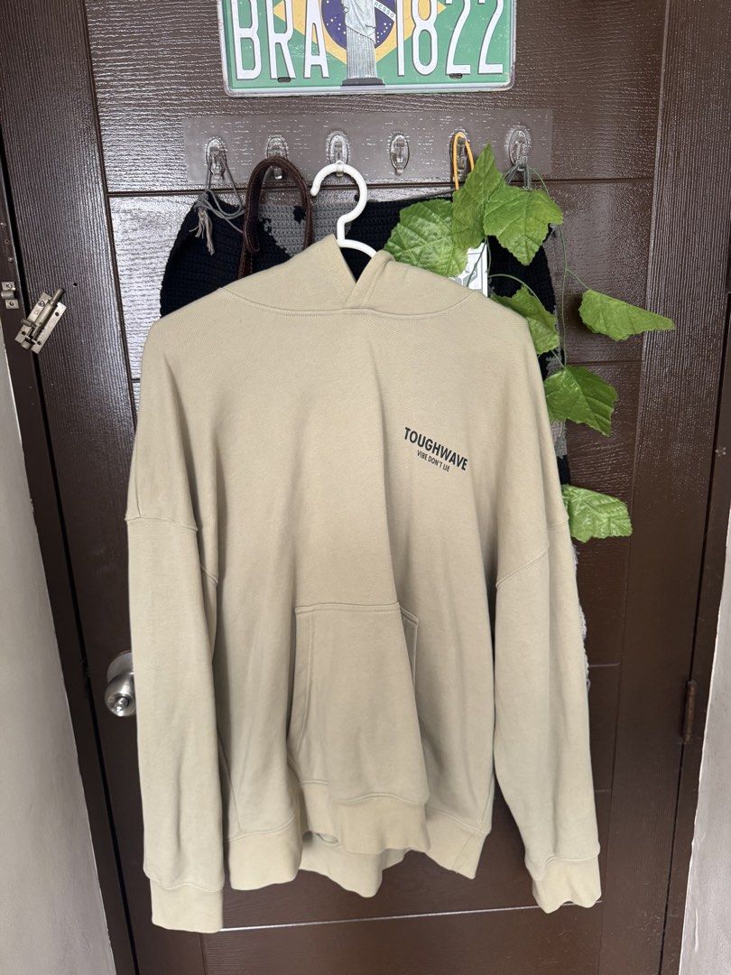 TOUGHWAVE HOODIE (Category: Coats, Jackets and Outerwear) located in Manila. Submitted by ecooo (Listing ID 1467895932, Image 2). Description: large sage green used like new.